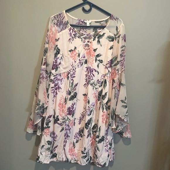 Absolutely Gorgeous Dress! Sleeves are Stunning!!! Excellent Condition - Picture 1 of 5